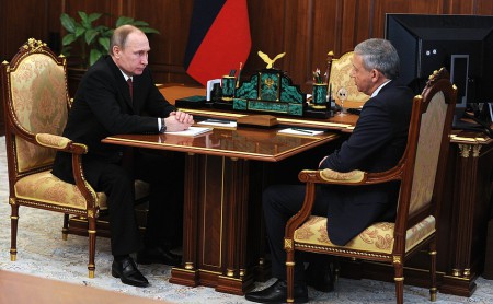 iskra-chel.ru: "Президент, которым мы гордимся!" Владимир Путин провёл рабочую встречу с Вячеславом Битаровым, в ходе которой сообщил о решении назначить его временно исполняющим обязанности главы Республики Северная Осетия – Алания.