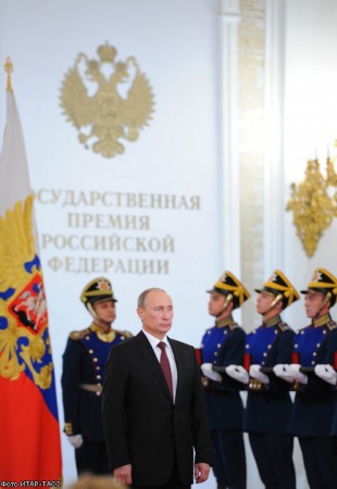 iskra-chel.ru: "Президент, которым мы гордимся!" Владимир Путин подписал указы о присуждении премий Президента молодым деятелям культуры 2015 года и премий Президента в области литературы и искусства за произведения для детей и юношества 2015 года.